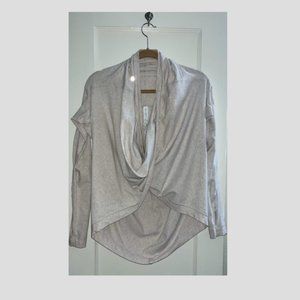 lululemon Women's long sleeve stretch athletic cover up; size medium/8